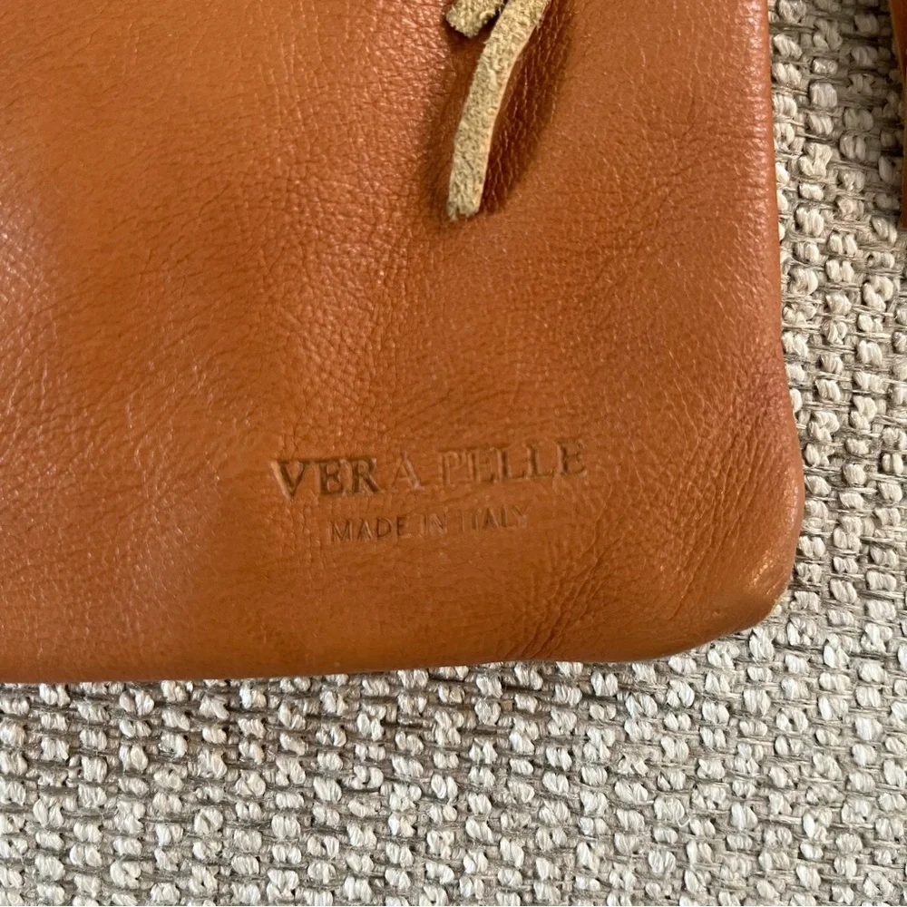 Vera Pelle Made in Italy Envelope Style Crossbody or Clutch Leather Zip Purse
